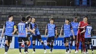 衝撃の光景！ 鹿島戦後のピッチに倒れ込んだ「川崎アンガールズ」