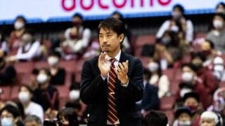 川崎が佐藤賢次HCと契約継続「今季果たせなかった優勝を成し遂げ、その先にある未来を一緒に見たい」