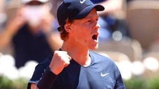  シナー MPしのぎ初戦突破 