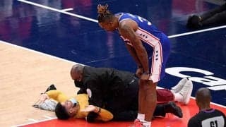 【NBA】八村塁の試合で珍事　乱入ファンへかました“警備員タックル”に反響「クレイジー」