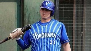 「腕ゴッツ」「血管美しい」　DeNAオースティンの“筋骨隆々”私服写真にファン興奮