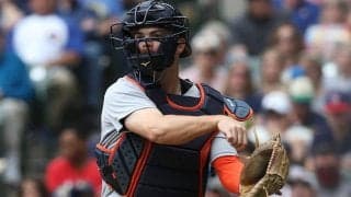 【MLB】衝撃の“座ったまま”弾丸スローが「美しい」　タイガース捕手の二盗阻止は「驚愕キャノン」