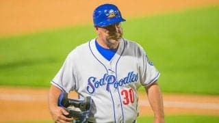 【MLB】ほふく前進にベース投げ…14年前の“爆笑退場劇”は「今でも史上最高」「面白すぎる」