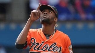 打者の腰が引けジャンプし転倒する“魔球”　キレッキレ変化にMLB公式も注目