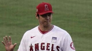 【MLB】大谷翔平の顔だらけTシャツ着用　スタンドのファンが米TV局で話題「どこで買える？」