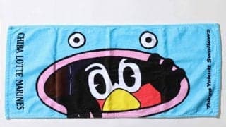 謎の魚の中からつば九郎出現？　ロッテ＆ヤクルトのコラボグッズが8日から販売開始