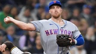 【MLB】三塁から一塁への“膝つき高速送球”にファン驚愕　「途方もないな」「100回は見た」