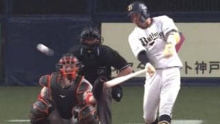 「こんなの初めて見た」「意味が分からん」　右打者が右手1本で放つ右前打にファン困惑