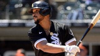 【MLB】審判からバットで“攻撃”された次打者は悶絶…　不注意が招いた「タイミングが不運」