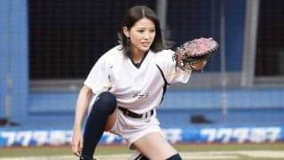 240kmを捕球するギャル、ロッテ安田の球を見事“ビタドメ”「光栄で言葉にならない」