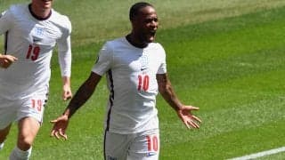 スターリングがユーロ仕様の新たなスパイクを着用！イングランドのユニフォームとピッタリのデザインに