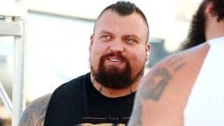 「体重158kgで6パック！」　世界最強の男、40kgの“減量ビフォーアフター”に海外仰天