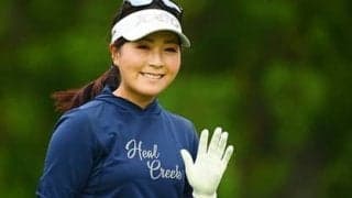 青木瀬令奈が「表情筋を無に」してツアー２勝目。「何かが起こる」と思って臨んでいた