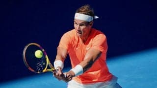 両手バックで「バランスが崩れやすい」「打点が遠い・詰まる」といった「悩み」をちょっとしたコツで「解消」！【テニス上達ワード50】[リバイバル記事]