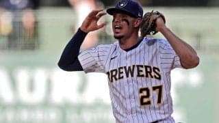 【MLB】「信じられない」ほどの超絶美技　ジャンピング大遠投にファン「マジかよ」