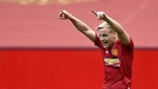 MFを探すバルサ、マンUで出番をなくすファン・デ・ベークの名が浮上