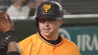 「ダディ！　ダディ！」と抱きつき大喜び　巨人退団のスモーク、娘と感動の“再会劇”