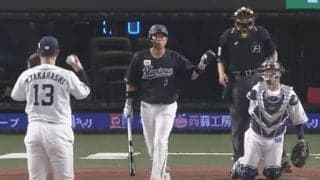 「ブチギレてんのかと思った…」 突然マウンドに歩み寄ったロッテ角中にファン爆笑