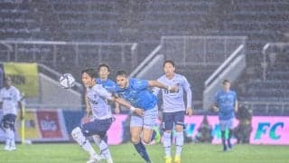 横浜FC-ＦC東京のピッチが「キノコ」だらけ！ 梅雨のJ1「衝撃珍事」