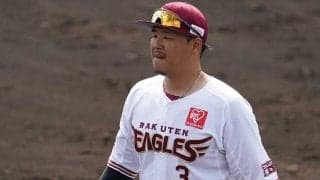 「美しい」「何度見てもカッコいい」　楽天浅村、流れるグラブ捌きのバックハンドトス