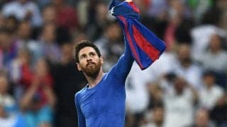 メッシのタトゥーを背中に入れた“熱狂的”ファンの願い叶う！体にサインしてもらう