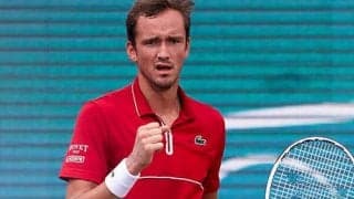 メドベージェフ 快勝で8強