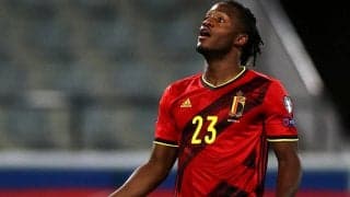 フェルマーレンからのボールが…「W杯の再現？」バチュアイに顔面直撃の“悲劇”再び