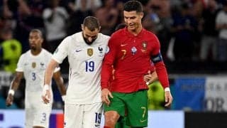 C・ロナウドはHTにベンゼマとユニ交換、試合終了後に渡した相手は？