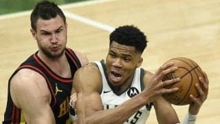 バックスが34点差完勝でシリーズを振り出しに/NBAプレーオフ