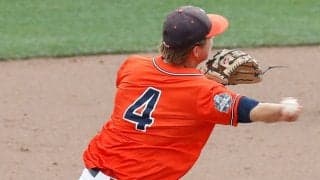 「MLB選手でもできない」空中バックホーム…　9回無死満塁で打球弾いた仲間を救出