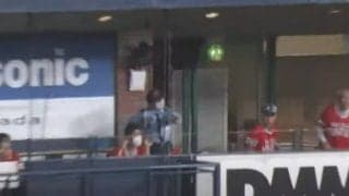 「微笑ましい」　西武・中村剛也の技あり弾に喜ぶ“警備員さん”にファン注目