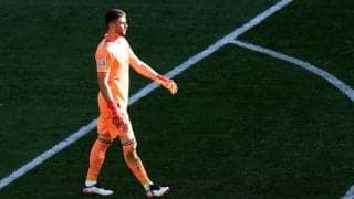 トラップミスで“40m”オウンゴール許したスペイン新守護神に「信じられない」それでも好セーブ連発！