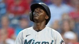 打者が避けるほど外れた球が…　なぜか“ストライク判定”に批判「まぶたを開けろ」