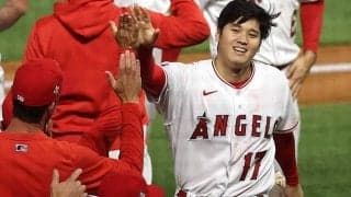 【MLB】大谷翔平が寝転がったままガッツポーズ　劇的決着の1枚に現地興奮「めっちゃ嬉しそう」