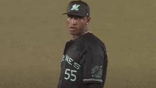 「これはメジャーだわ」　足が滑って“ヒョイ投げ”でも弾丸送球「手首バケモンかよ」