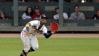 【MLB】「なんて悲劇だ」肩が強すぎ失策に…　右翼ポール際からの弾丸送球にファン驚き