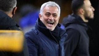 モウリーニョがヴェスパに乗ってローマを滑走！ファンの期待にユーモアで応える