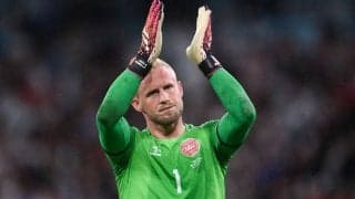 デンマーク守護神シュマイケルの目にレーザーポインター、それでもPKはストップ