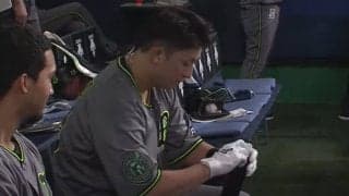 「さけるチーズみたい」　オリックス杉本、秘孔をついた衝撃の“ドヤ顔”バット裂き