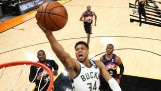 ヤニスがMJ以来の快挙を達成…第3Qだけで20得点をマーク