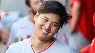 【MLB】大谷翔平“尽くし”のトップアイドルが「美しい」　ド派手Tシャツにも負けない透明感