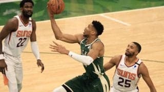 ホームに戻ったバックスがサンズに快勝…アデトクンボが41得点／NBAファイナル