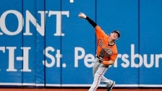 【MLB】右翼から三塁手のグラブへ一直線…　距離も着地も完璧な“ロケット”が「とにかく美しい」