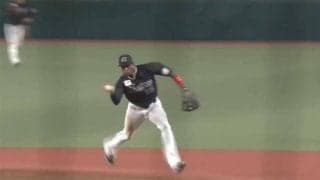 「左手のグラブは飾り」　打球“わしづかみ”で球場騒然、NPBで見られるメジャーリーグ