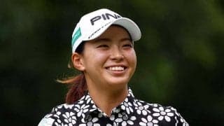 「美脚に挟まれるしぶこ」　原英莉花＆稲見萌寧との3ショットが「かわいすぎる」