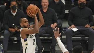 怒濤の10連続得点でバックスを勝利へと導いたミドルトン「自分の全てを捧げるのさ」