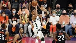 接戦でサンズを退けたバックスが優勝に王手…ビック3が躍動／NBAファイナル