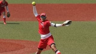 上野由岐子「もっと大胆に、感じるままに勝負した」。初回に苦戦もピッチング変更で五輪勝利に貢献