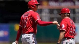 大谷翔平が「やっぱり楽しそう」　何気ない“塁上の仕草”も話題「MLBも隙あらば…」