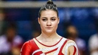 選手村自室の芸術的夜景に海外注目　欧州女子体操選手「私の180度開脚を覚えてね」